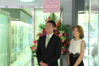 Mr John Hui and his wife Jacklyn attend the opening reception and represent the family of the late Dr Stephen Hui who over the years generously and continuously support the establishment and ongoing activities of the Stephen Hui Geological Museum.