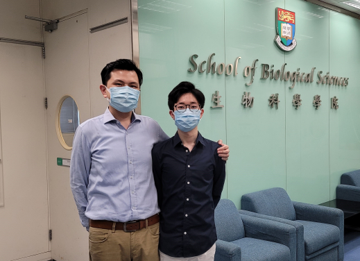 Assistant Professor Dr Jimmy Chun Yu LOUIE(on the left), and BSc graduate Mr Billy Yin Sing O from Research Division for Molecular & Cell Biology from HKU Science.
 