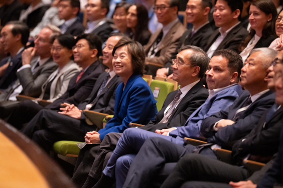 勞工及福利局局長孫玉菡先生、教育局局長蔡若蓮博士出席講座。